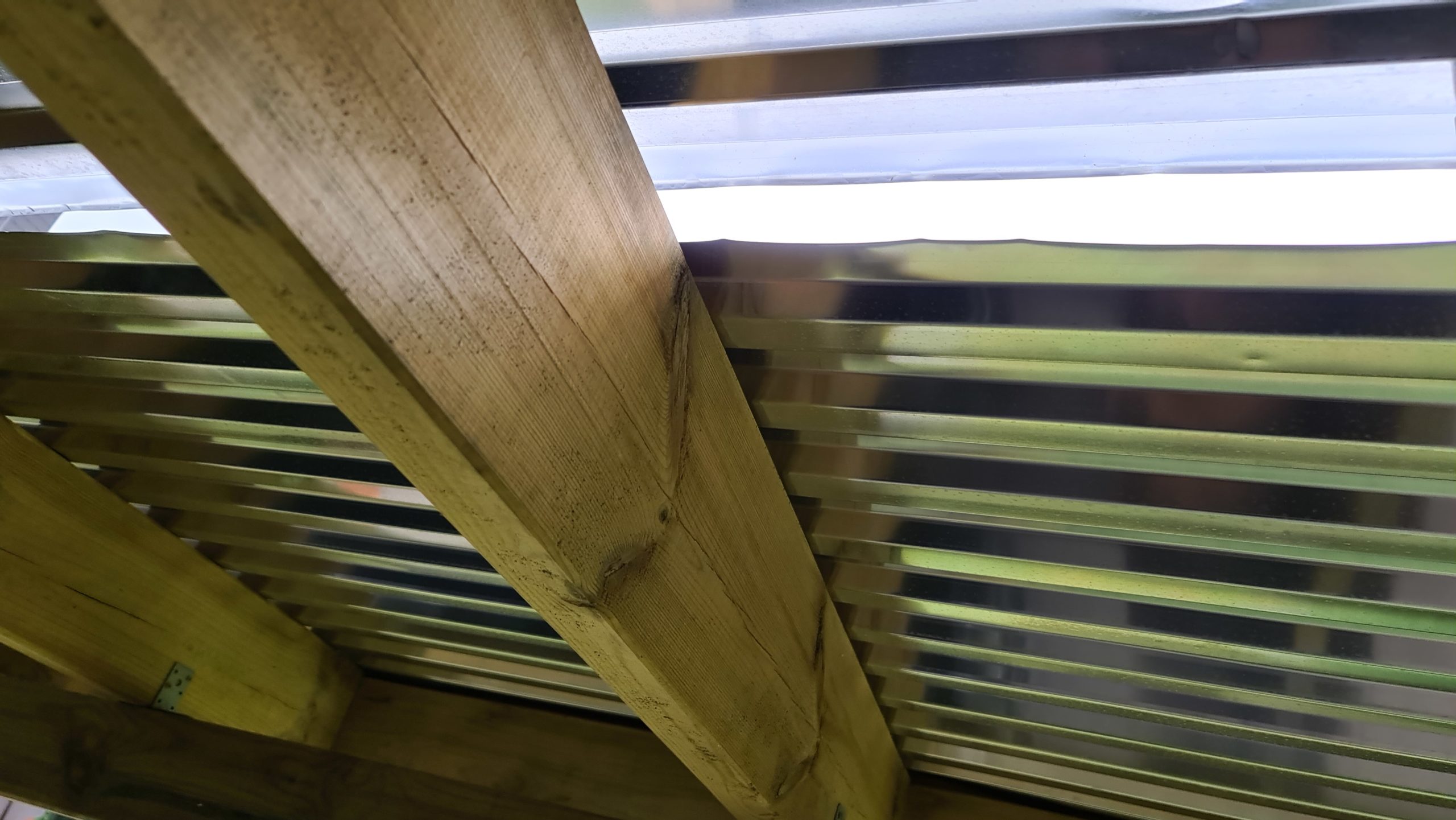 Das Luft und Wasserdurchlässige Carport